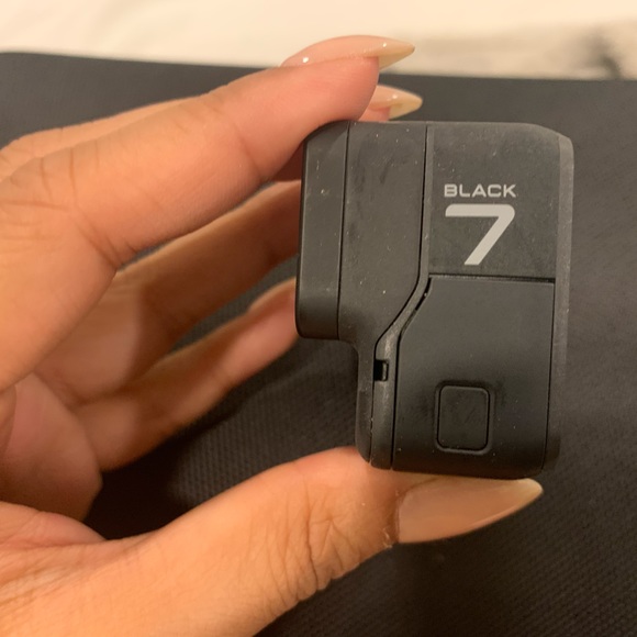 Gopro hero black 7 with sim card and accessories - Picture 2 of 4